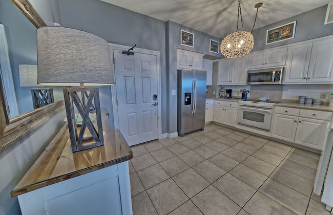 Cozy Oceanfront Condo with Beachside Pool - Unit 1602 by RedAwning - Foto 2