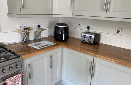 Large 4 bed detached house with parking - Foto 45