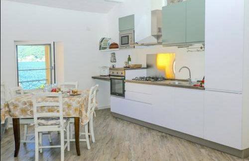 Casa Hygge - Lake Front - Photographer's Art Home - Photo 2