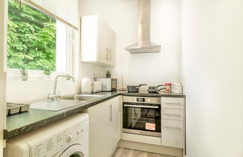 Large One Bedroom Apartments Southsea Sleeps 3 - Free Parking - Foto 76