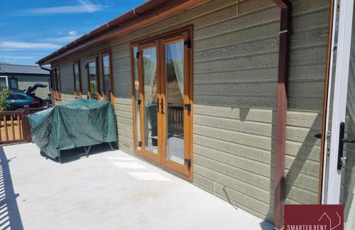 Milford on Sea - 4 Bedroom Lodge in Shorefield Country Park - Photo 10