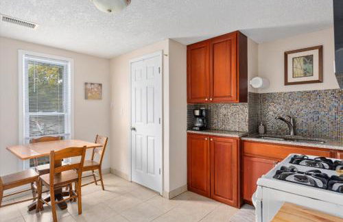 Dahlia Apartment - In Quiet Corcoran Neighborhood with Easy Access to Downtown - Foto 4