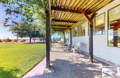 Hilltop Sierra-View Home Ranchito Retreat with Pool - Foto 2