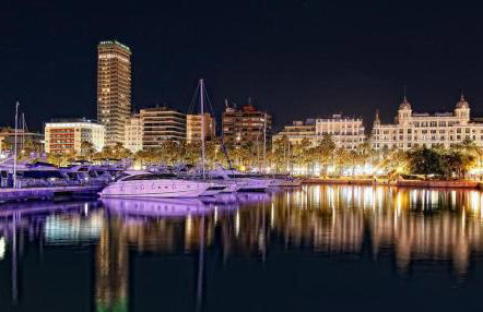 The Alicante Old Town artist workshop, Impressive rooftop, terrace with amazing city views and sea views, BBQ, Air conditioner, Wifi - Foto 53