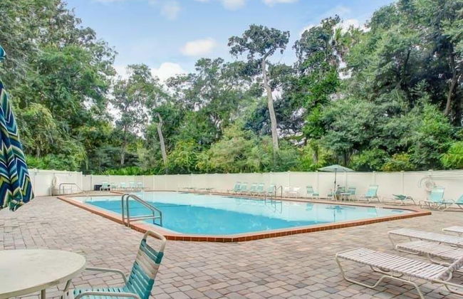 Secluded Condo with Peaceful Wooded Views and Easy Access to the Beach by RedAwning - Foto 19