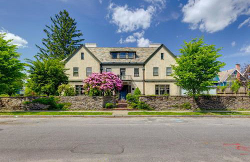 Shared Hot Tub: Historic Cottage, Walk to Elm Park - Foto 27
