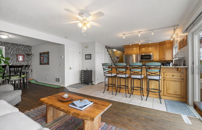 The Giraffe House - Photo 23