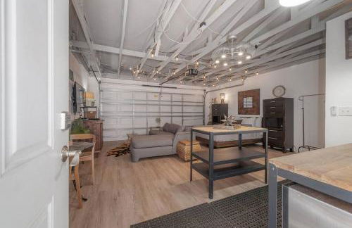 Ultimate Man Cave Garage studio minutes to Whatever YOU do - Foto 25