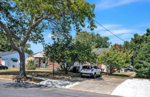 Cozy 2BR Condo - Beachside Bliss with Yard Space condo - Foto 23