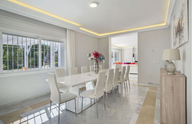 Elegant Villa Retreat - Foto 26