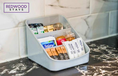 Cosy 3-Bedroom Serviced House with Free Fast WiFi and Parking for 2 Cars By Redwood Stays - Foto 36