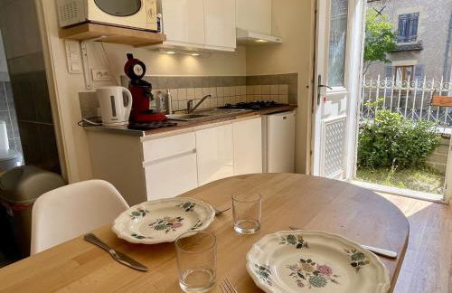 S19 Parking 1 chambre 1 à 2 personnes, facile d'acces A77, Nevers Magny Cours - Foto 8