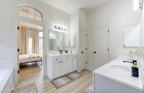 Amazing Getaway Home - 4 Bedrooms 2,5 Baths - West Houston, Katy, Richmond - Huge Pool, Mini-Golf, PingPong, Billards, BBQ, Katy Asian Town, Typhoon Waterpark, King Bed - Foto 51