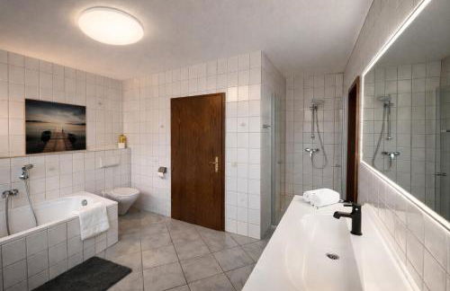 Ferienhaus ,,Pier 7" am See - 2 Wohnungen mit Garten für bis zu 11 Personen, einzeln oder zusammen buchbar - Foto 18