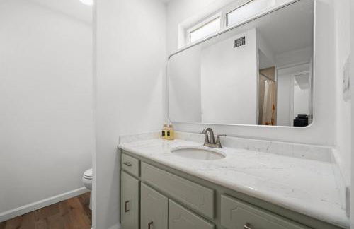 Modern 5BR Retreat l Cozy l Spacious Work-Friendly - Foto 16