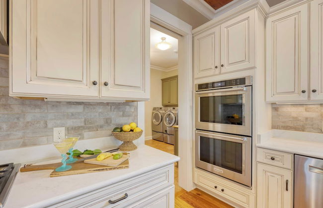 Blackwater Bay Hideaway by Avantstay Waterfront, Pool, Dock, Hot Tub - Photo 2