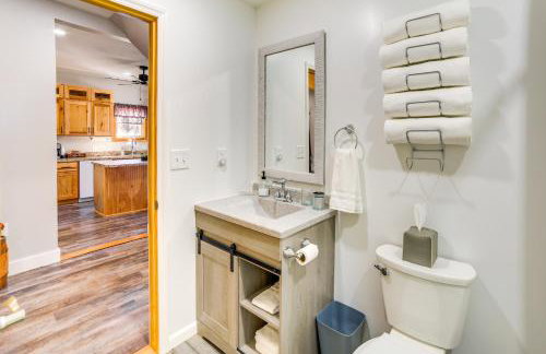 All-Season Seney Home with Private Yard and Fire Pit! - Foto 11