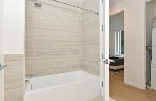 Contemporary Luxury 3BR 2BA Downtown NYC - Photo 29