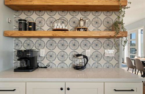 Brand-New Beach Retreat Hot Tub Sleeps 13 - Foto 14