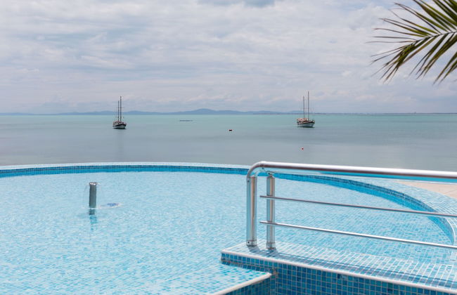 Beachfront Studio in Rich Beach - Photo 17