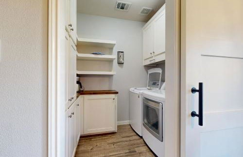 Charming family friendly home, enclosed backyard & 20 miles from San Antonio - Foto 15