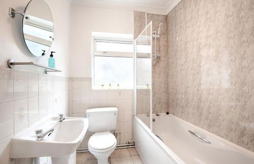 City Access - 3 Beds - Parking - Smart TVs - Foto 24