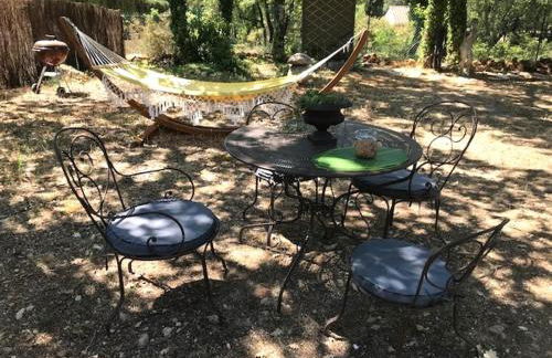 LA BRINDILLE Petit mas provencal meublé de tourisme 3 étoiles 2-3 personnes 1 piece 30 m2 tout confort lisière foret jardin Jacuzzi Piscine - Foto 27