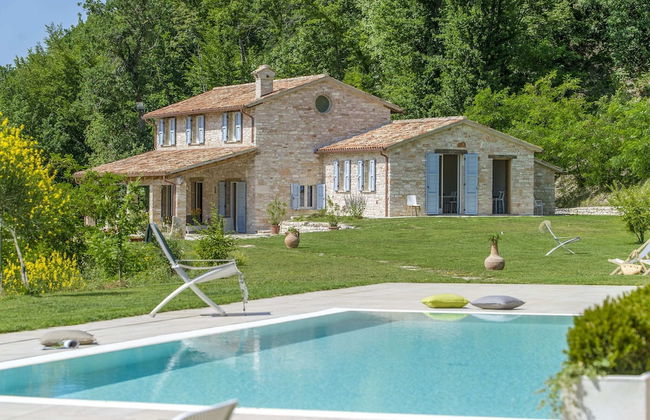 Chic Villa in Acqualagna with Hot Tub in Pool & Private Garden - Foto 21