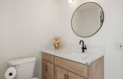 Sunlit Oasis with Heated Pool and Jacuzzi 20 minutes to Disneyland - Foto 13