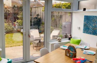 Stunning Seafront House with garden and private parking - Foto 26