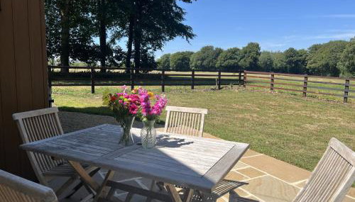 South Lodge, Countryside views near Kingscote Barn - Foto 3, Garden, Garden view