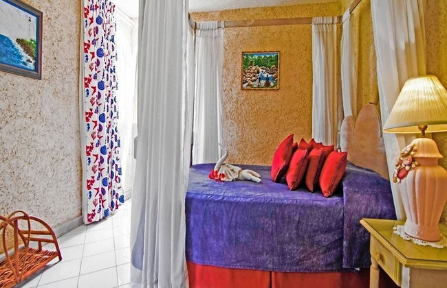 Sea Symphony Barbados - 6 B R Beachfront Villa w Staff - Foto 9