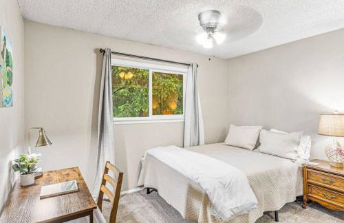 Hot Tub and Spacious Backyard Close to Lake! - Foto 17