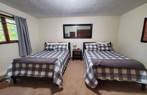 Updated Duplex with Mountain & Filtered Water View - Foto 12