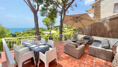 Preciosa Villa rodeada de pinos con vistas al mar - ServHouse - Photo 3