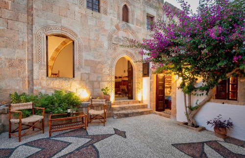 Antique Villa - Photo 15