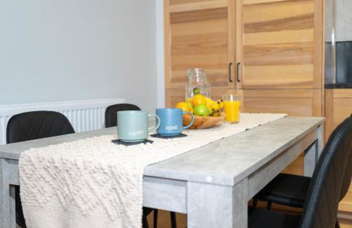 Stylish 4 bed - Contractor Stays, Wi-fi, Plenty of Parking - Foto 8