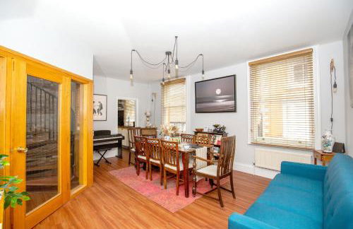 Marketplace Glastonbury - Photo 16