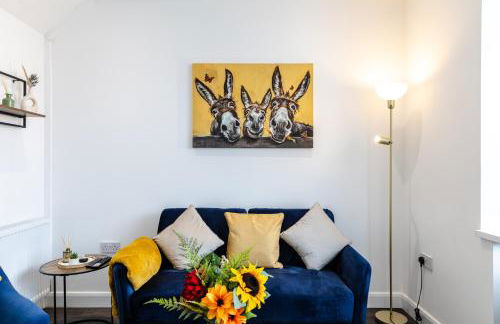 Beach Haven, Steps to Sand, Trails & Shops, Highly Rated 2-Bedroom House Minutes from Mumbles Beach with a Patio - Photo 13