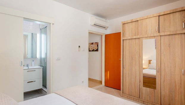 Apartments Blazevic - Two Bed/apt With Hot Tub - Foto 3, Habitación