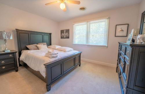 Martinsville Gem - Fireplace, Pets, Near the Park - Foto 22