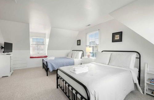 Stunning Home with Water Views - Foto 17