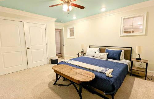 The Athena Hideaway - hottub, firepit, lake & racetrack - Foto 27