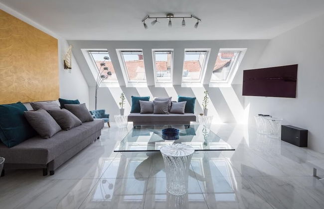 AB Ljubljana-The Princess Castle Triplex - Photo 17