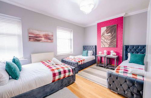 3BR 2Bath Home with Hot Tub Games Room By Stadium with Fast WiFi & Free Parking - Foto 56