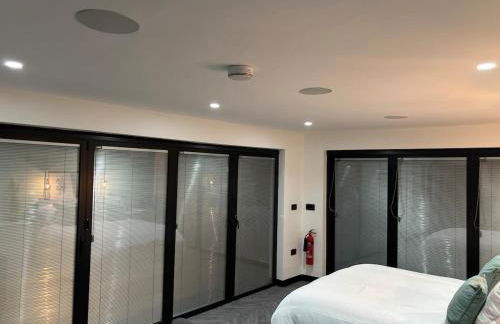 Little Woodlands Chalet with Private Garden & Hot Tub - Foto 58