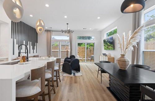 2 Luxury Homes in 1 - Walk to Nightlife & Stadiums - Foto 70