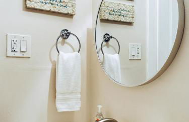 Stylish Stay Close to UM City Vibes - Photo 15