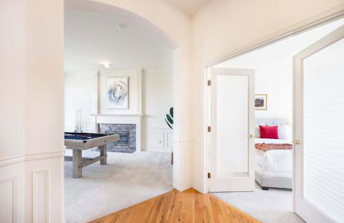 Brier 5BR Retreat w Pool Table Deck Central AC - Foto 19