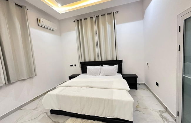 2BR Apartment With Pool and Wifi Near East Airport - Photo 5